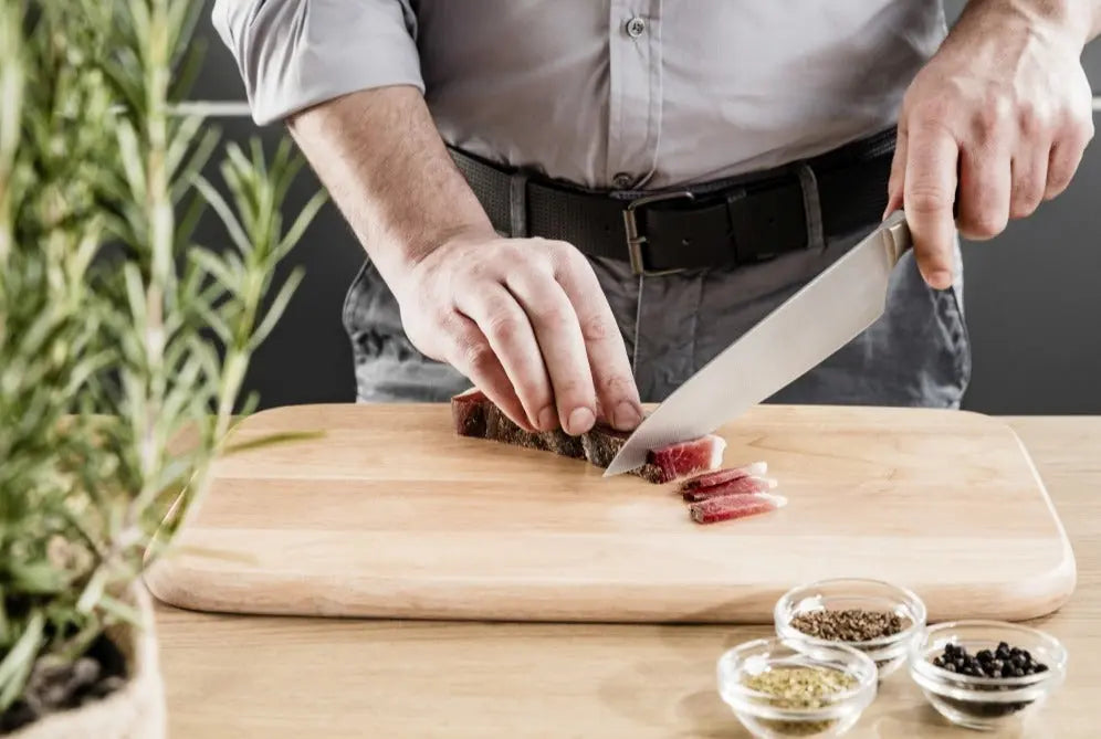 Come tagliare correttamente lo speck altoatesino
